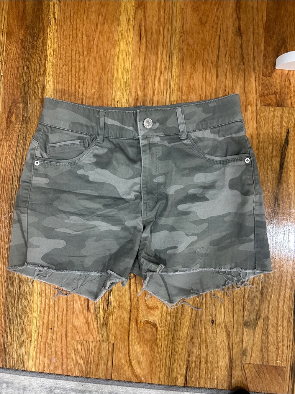 Gibson Latimer Green Camo Frayed-Hem Jean Shorts